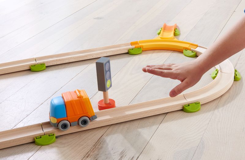 ХАБА Детска играчка камион за боклук с инерционен двигател (2+)