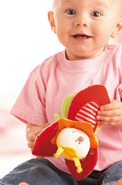 ХАБА Текстилна бебешкка дрънкалка Пчеличката Трикси