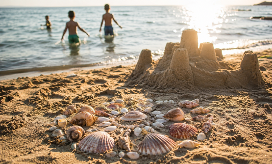 🐚 50 игри на плажа, в морето и на басейна, които децата ще обожават