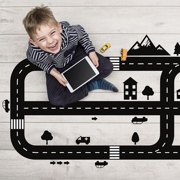 Стикери за под игра Състезателна писта. Фантастична алтернатива на традиционните играчки, които заемат много място, а сглобяването и разглобяването им отнема много време. Pastelowe Love | 4myfamily